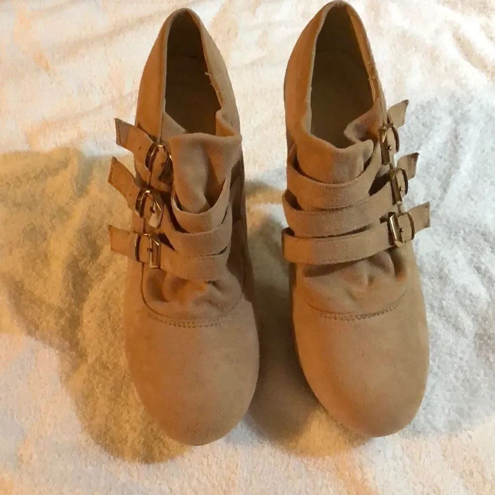 DbDk Heels - Picture 2 of 5